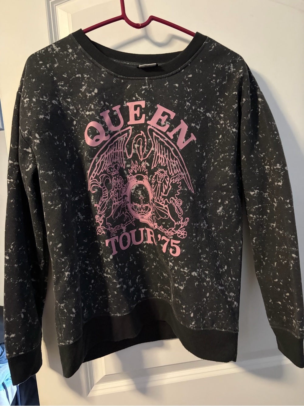 Queen Tour '75 Black Mineral-Wash Graphic Sweater